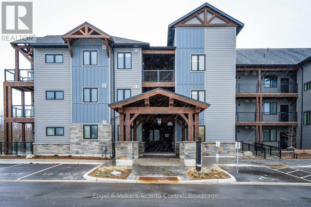 12 Beausoleil Ln in Blue Mountains, ON - Building Photo