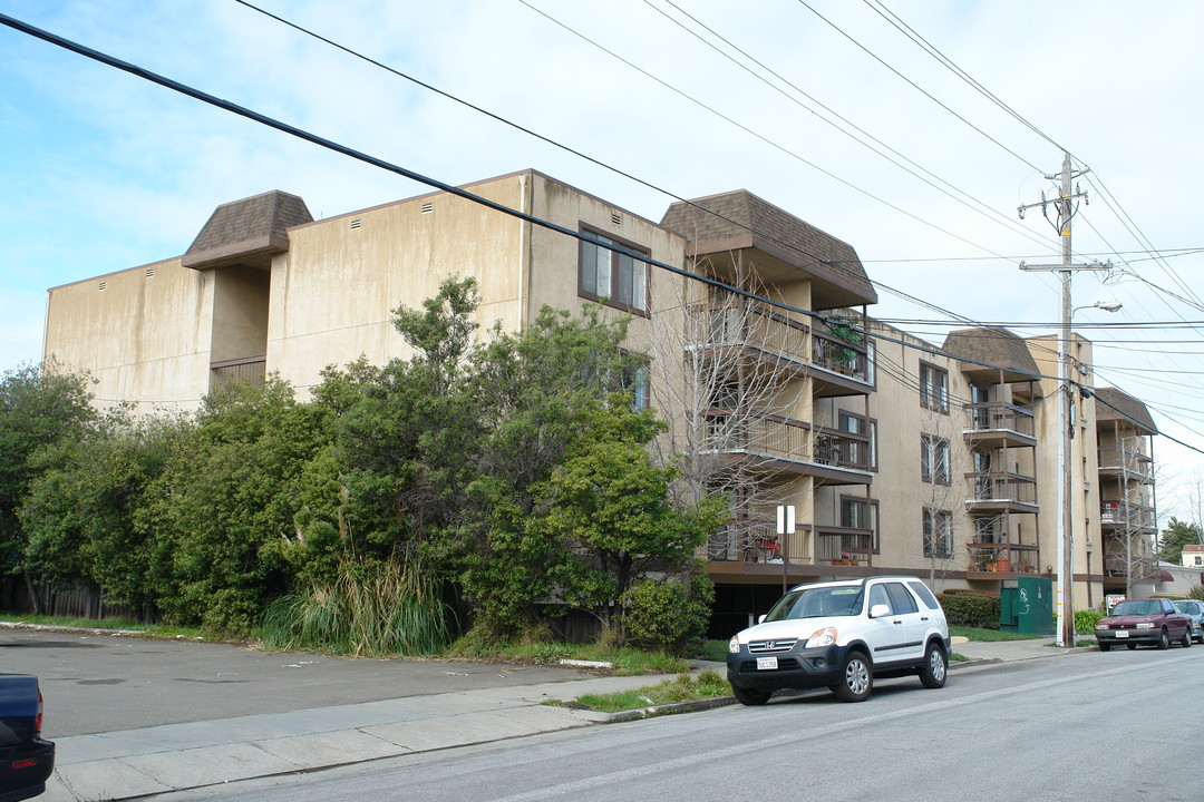 Bayview Apartments in Albany, CA - Foto de edificio