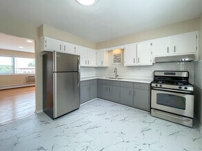 6809 W Diversey Ave in Chicago, IL - Foto de edificio - Building Photo