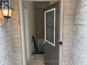 3 Aries St in Brampton, ON - Building Photo - Building Photo