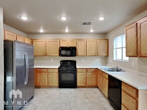 1994 Sunset Bend Dr in Henderson, NV - Building Photo - Building Photo