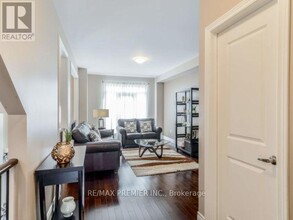 131 Hansard Dr in Vaughan, ON - Building Photo - Building Photo