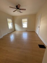 33 Pine St in Burlington, VT - Foto de edificio - Building Photo