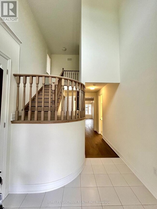 140 Bowbeer Rd in Oakville, ON - Building Photo - Building Photo