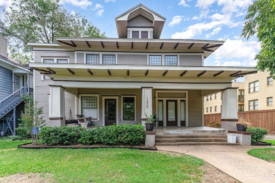 1230 Kings Hwy in Dallas, TX - Building Photo