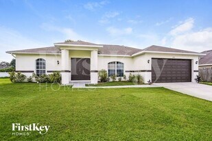 2709 SW 4th Ave in Cape Coral, FL - Building Photo