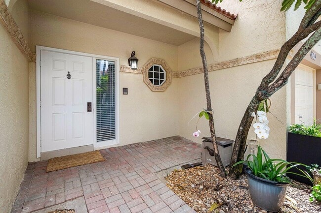6684 Via Regina in Boca Raton, FL - Building Photo - Building Photo