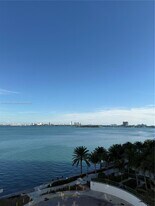 555 NE 30th St in Miami, FL - Building Photo