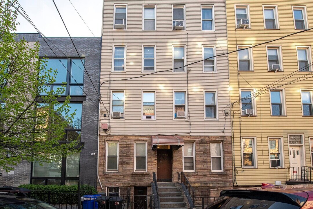 524 Adams St in Hoboken, NJ - Building Photo