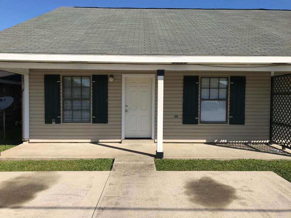 214 Gloria St, Unit B in Thibodaux, LA - Foto de edificio