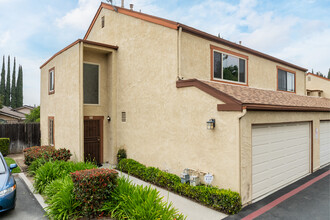 555 S Azusa Ave in Azusa, CA - Building Photo - Building Photo