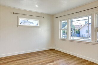 950 E 48th St in Los Angeles, CA - Building Photo - Building Photo
