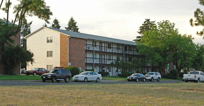 Union Park Apartments in Cheney, WA - Building Photo - Building Photo