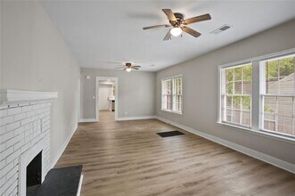 556 Holly St NW in Atlanta, GA - Building Photo - Building Photo