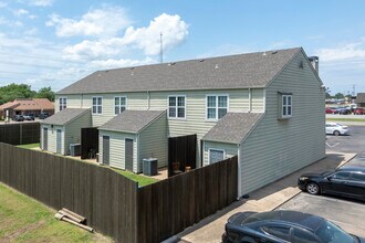 Belmont Park Townhomes in Tulsa, OK - Foto de edificio - Building Photo