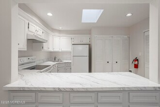 45 Western Reach in Red Bank, NJ - Building Photo - Building Photo