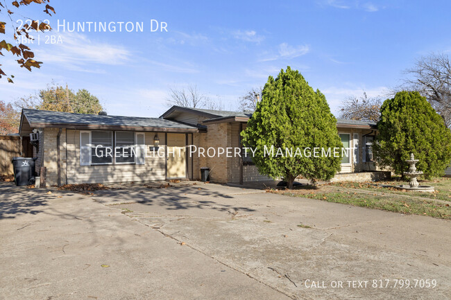 2213 Huntington Dr in Arlington, TX - Building Photo - Building Photo