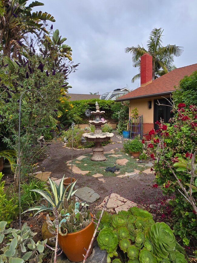 4869 Alondra Way in Carlsbad, CA - Foto de edificio - Building Photo