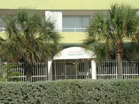 Spring Tide Apartments in Fort Lauderdale, FL - Foto de edificio - Building Photo