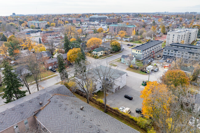 500 Mary St E in Whitby, ON - Building Photo - Building Photo