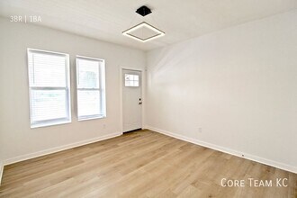7 E 38th St in Kansas City, MO - Building Photo - Building Photo