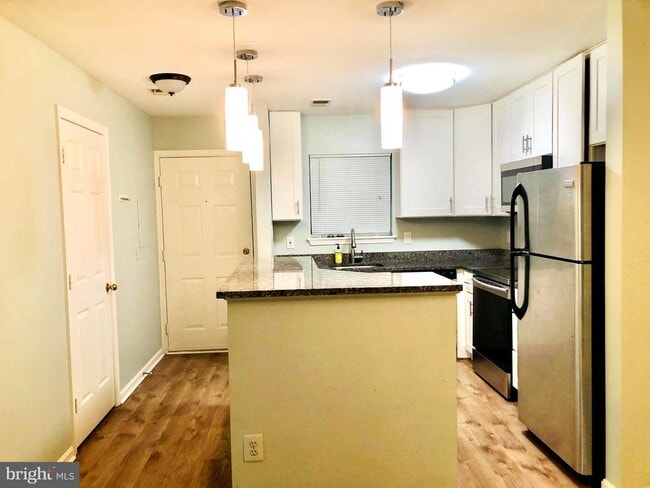 2804 Lee Oaks Pl in Falls Church, VA - Building Photo - Building Photo