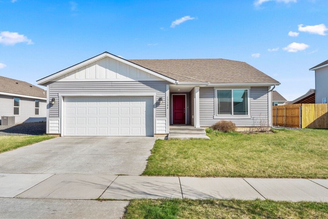 13104 W 2nd Ave in Airway Heights, WA - Building Photo