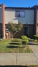 909 Porter Ct NE in Washington, DC - Foto de edificio - Building Photo