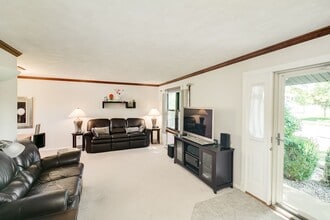 2711 Sky Hill Ct in St. Louis, MO - Foto de edificio - Building Photo