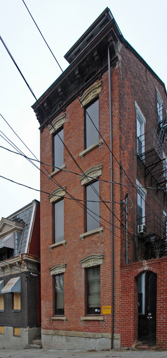 124 Winkler St in Cincinnati, OH - Building Photo