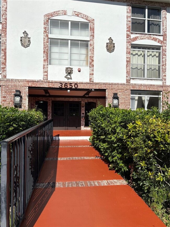 property at 3650 Inverrary Dr