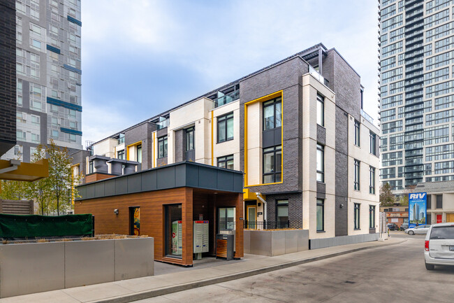 108 Riverdale Av in Toronto, ON - Building Photo - Building Photo