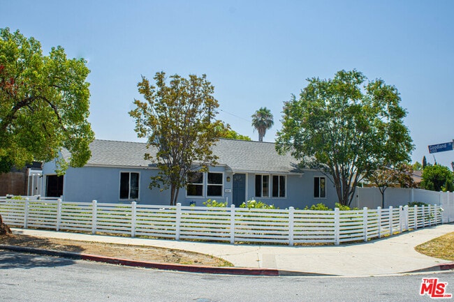 6324 Goodland Ave in Los Angeles, CA - Building Photo - Building Photo