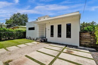120 NW 41st St in Miami, FL - Foto de edificio - Building Photo