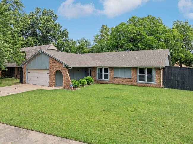 2208 W Louisville St in Broken Arrow, OK - Building Photo - Building Photo