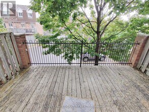 1525 S Parade Ct in Mississauga, ON - Building Photo - Building Photo