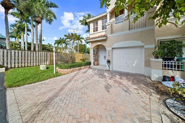 10191 NW 32nd Terrace in Doral, FL - Foto de edificio - Building Photo