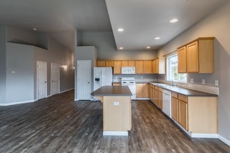 59613 Oak Ridge St in Saint Helens, OR - Building Photo - Building Photo