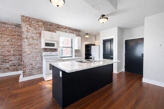 1007 S 30th Ave in Omaha, NE - Building Photo - Building Photo