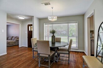 10050 Haddington Dr in Houston, TX - Building Photo - Building Photo