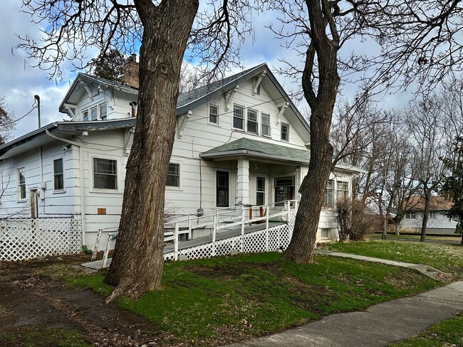 1102 1st St in La Grande, OR - Building Photo - Building Photo