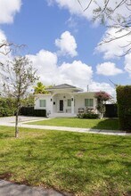 3205 SW 68th Ave in Miami, FL - Building Photo - Building Photo
