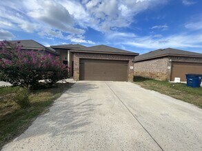 2611 Pahmeyer Rd in New Braunfels, TX - Building Photo - Building Photo