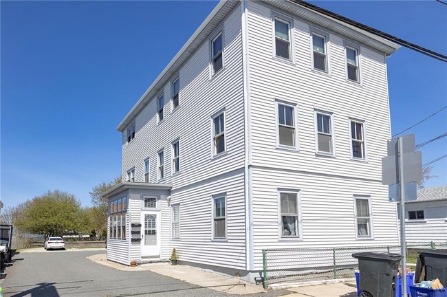 143 Main Rd in Tiverton, RI - Building Photo - Building Photo