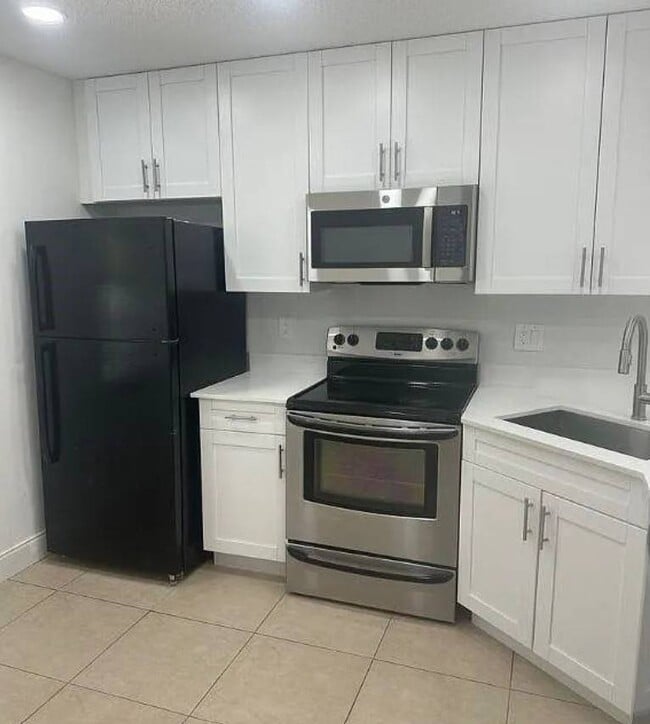 1520 NW 45th St in Pompano Beach, FL - Building Photo - Building Photo