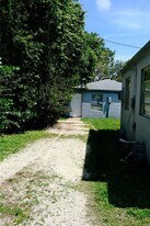 1455 NE 146th St in Miami, FL - Building Photo