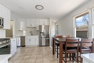 47 W Stone Ave in Lake Forest, IL - Building Photo - Building Photo