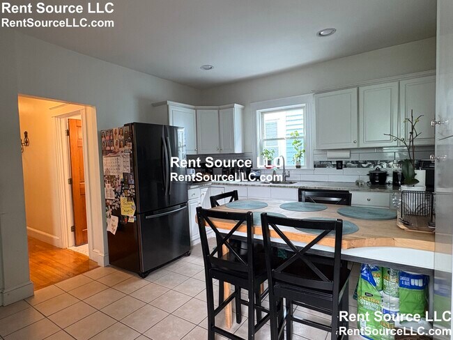 72 Allston St, Unit 2 in Cambridge, MA - Building Photo - Building Photo