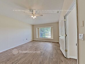 6815 Monarch Park Dr, Unit 105 in Apollo Beach, FL - Foto de edificio - Building Photo