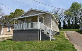 12 Link St in Greenville, SC - Building Photo - Building Photo